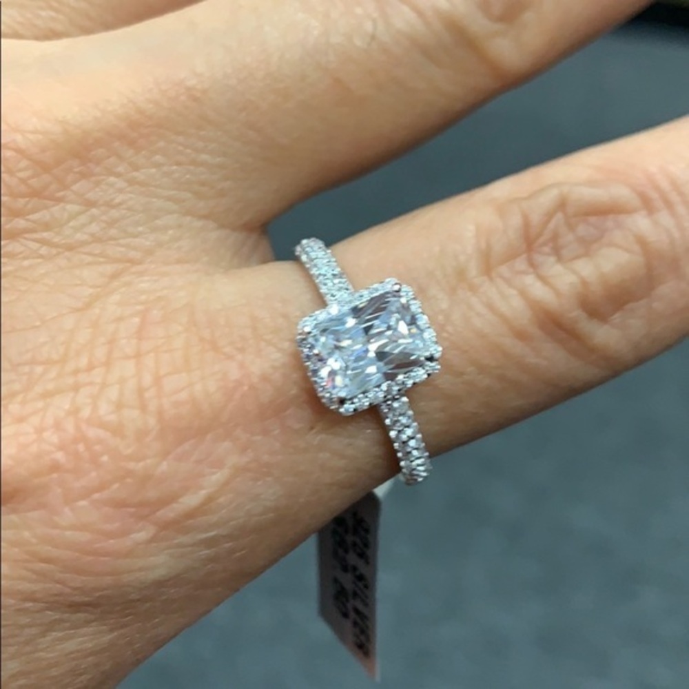 1.75ct 8x6mm Emerald Engagement Ring size 10